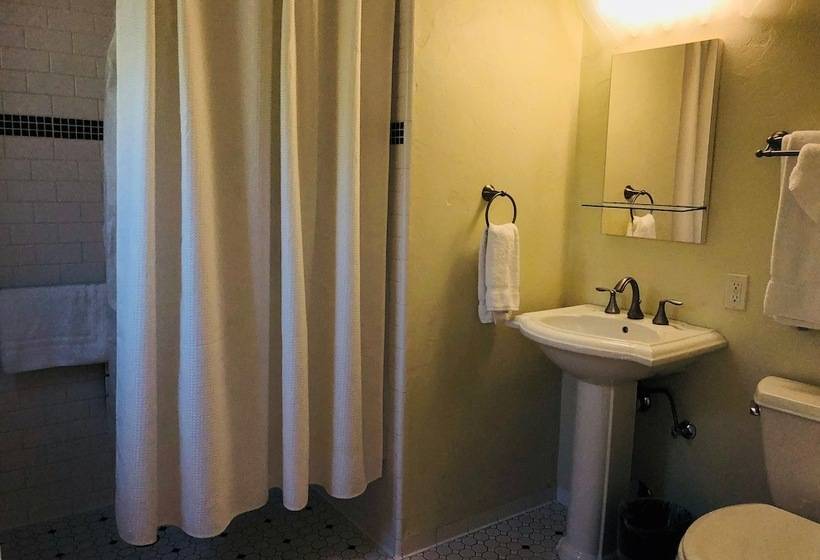 Queen S Inn By The River