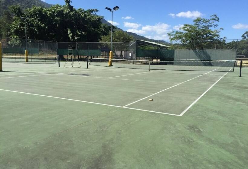 منتجع Cairns Crystal Cascades Holiday Park