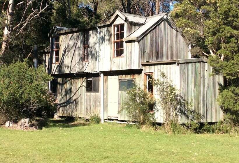 منتجع Crayfish Creek Van & Cabin Park