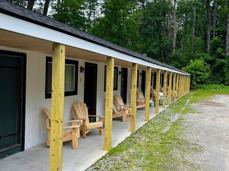 Saratoga Garden Motel