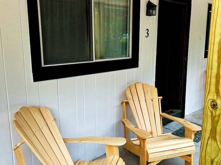 Saratoga Garden Motel