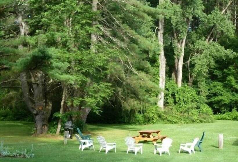 Saratoga Garden Motel