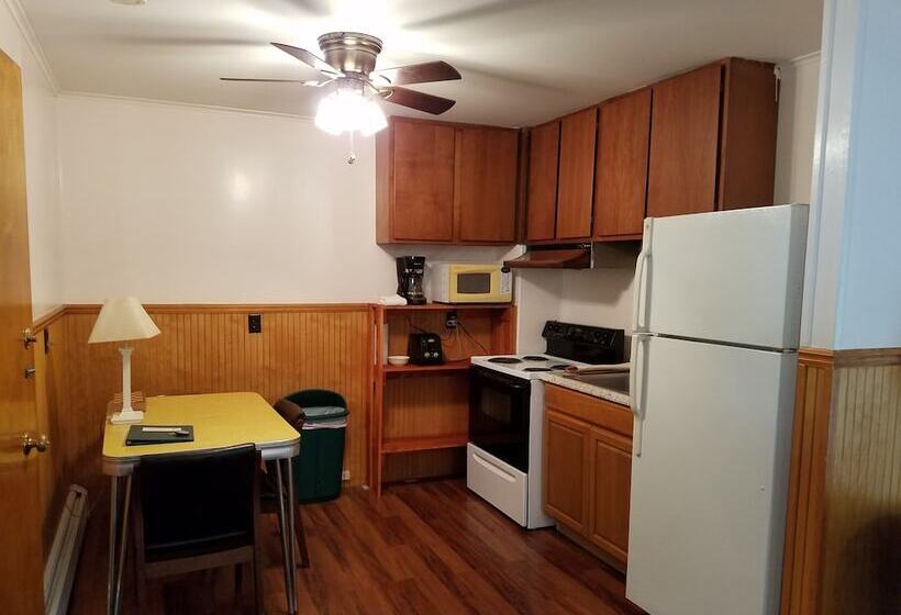 Saratoga Garden Motel