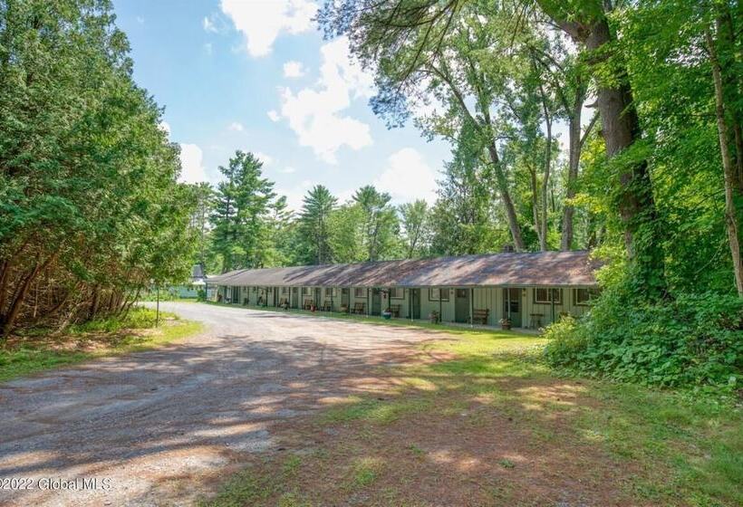 Saratoga Garden Motel