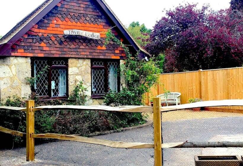 Tovey Lodge