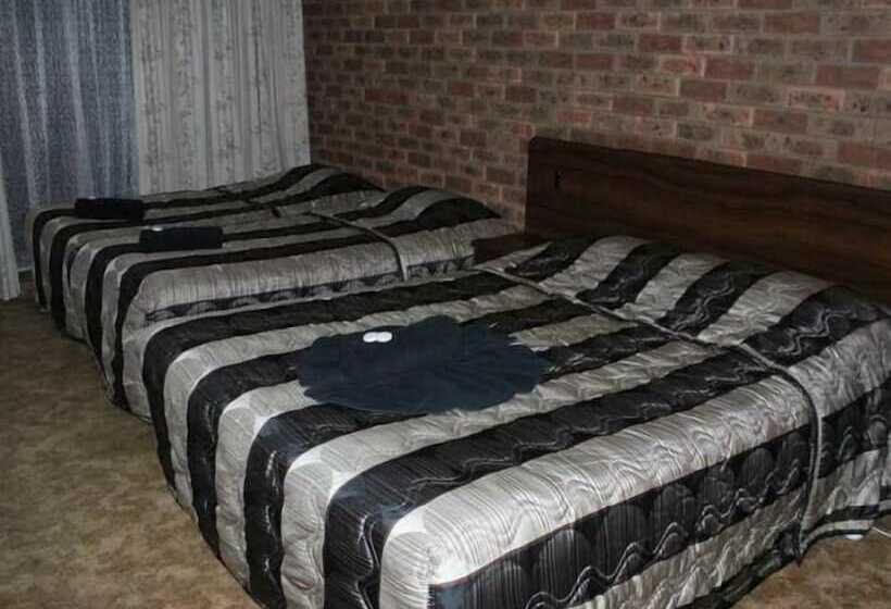 Woomargama Village Hotel Motel
