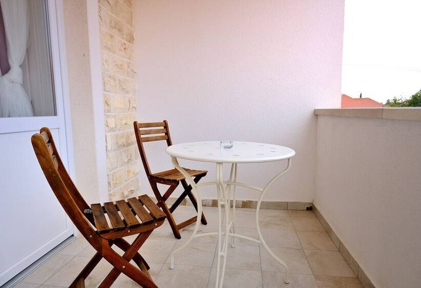 הוסטל Boutique Hotel Alegria