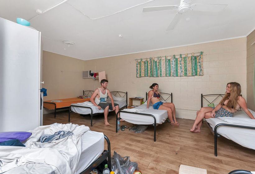 فندق صغير Reef Backpackers