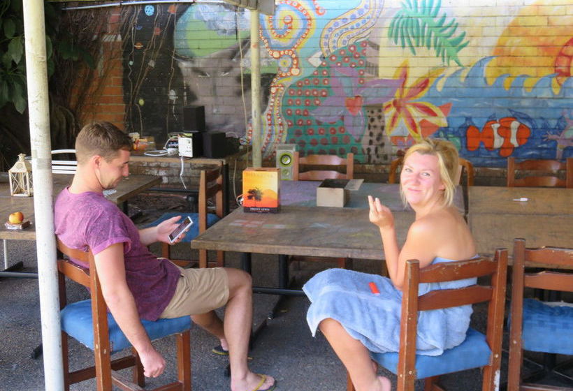 فندق صغير Reef Backpackers
