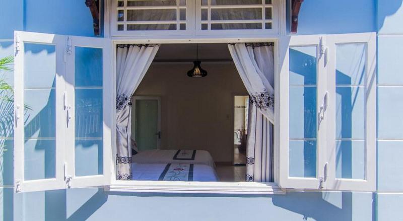 تختخواب و صبحانه The Moon River Homestay & Villa