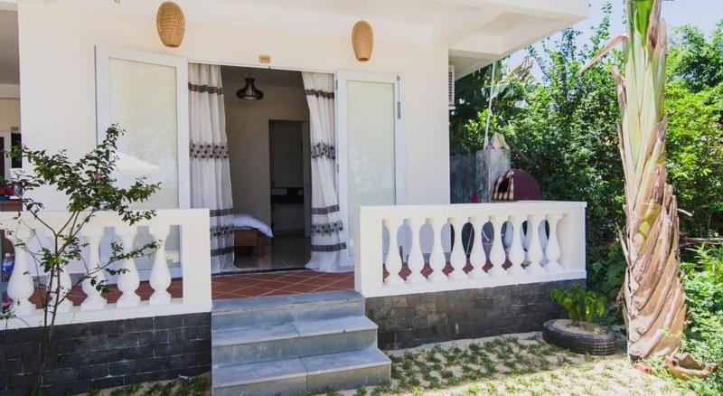 تختخواب و صبحانه The Moon River Homestay & Villa