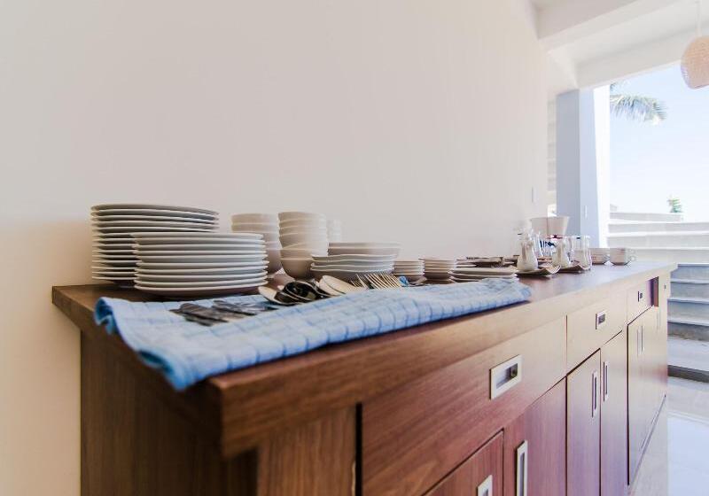 تختخواب و صبحانه The Moon River Homestay & Villa