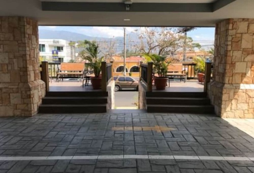 Beverly Hills: Hotel And Business