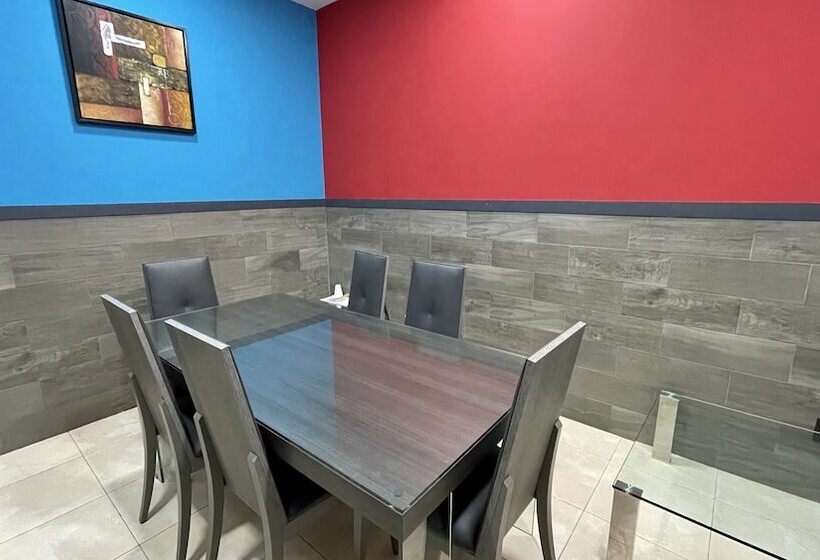 Beverly Hills: Hotel And Business