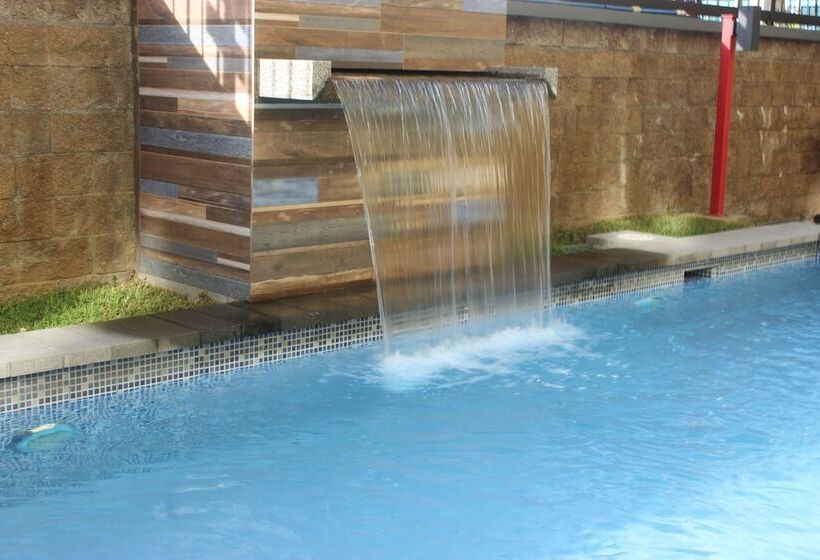 Beverly Hills: Hotel And Business