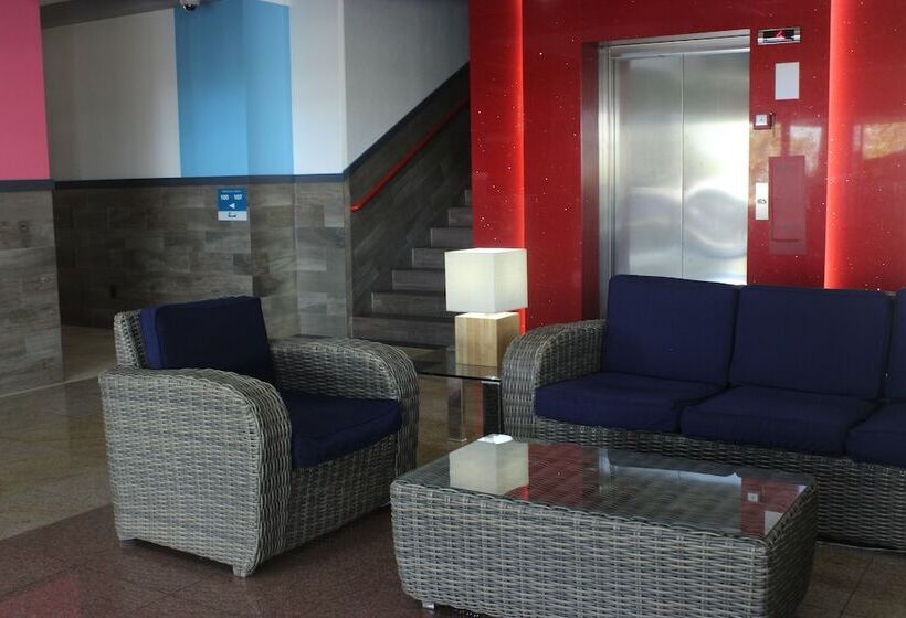 Beverly Hills: Hotel And Business