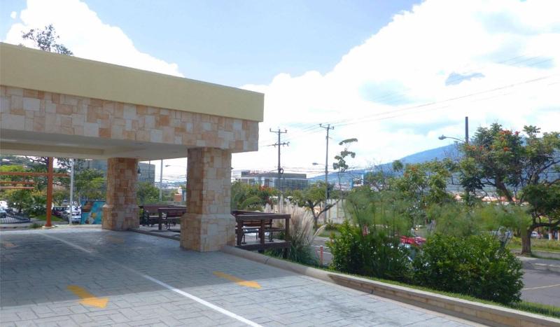 Beverly Hills: Hotel And Business