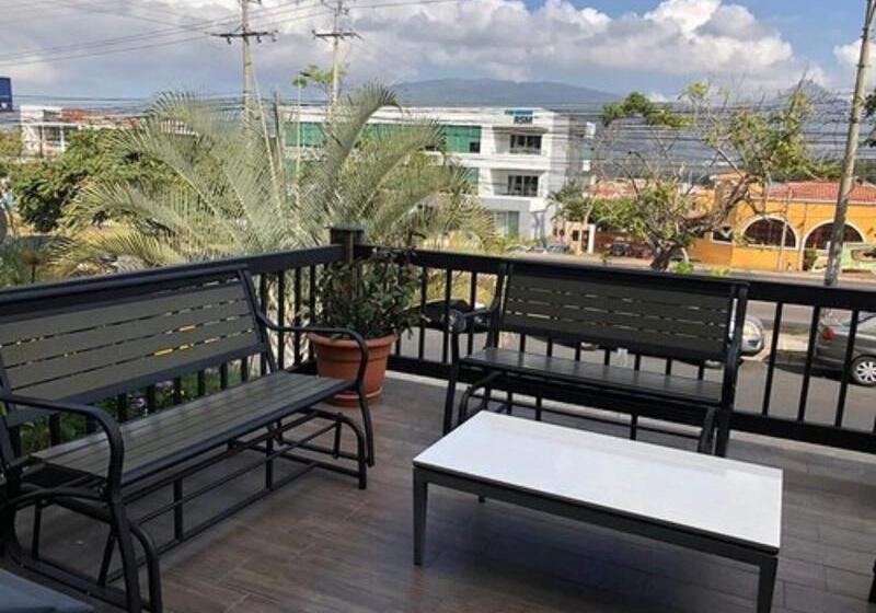 Beverly Hills: Hotel And Business