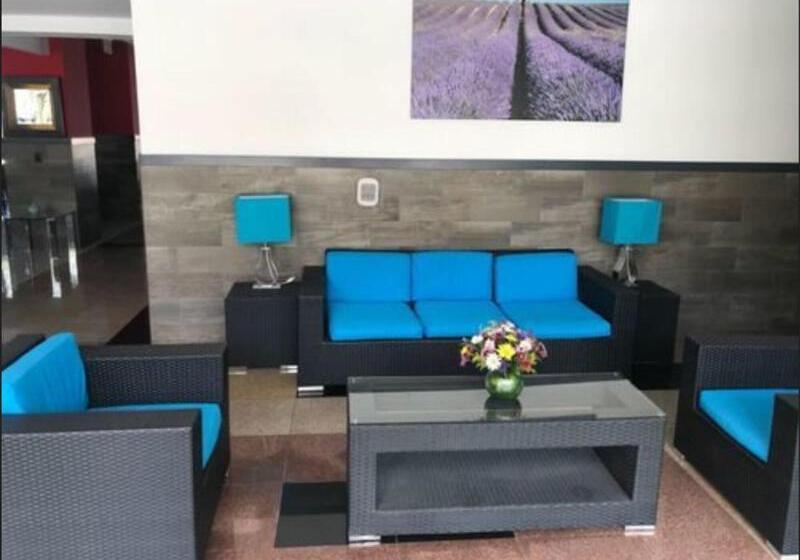 Beverly Hills: Hotel And Business