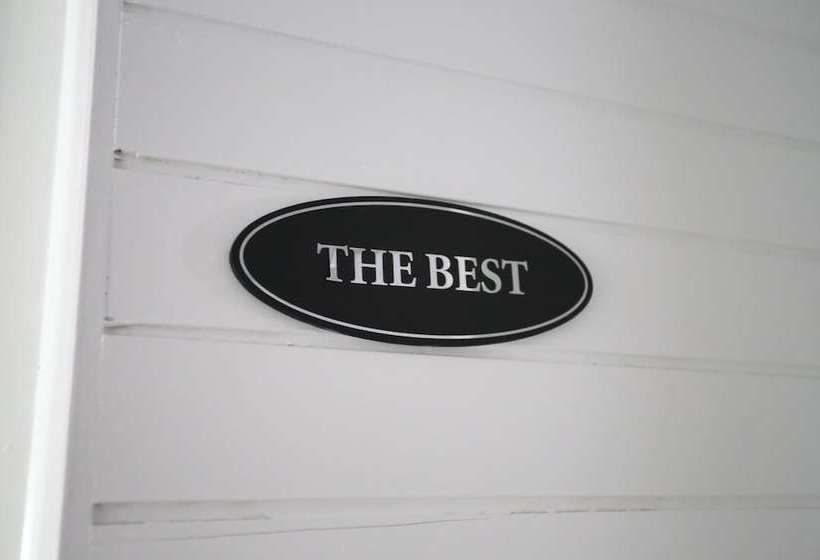 Dreamers Guesthouse  Hostel