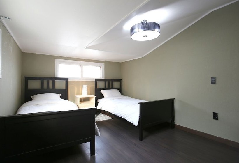 Dreamers Guesthouse  Hostel