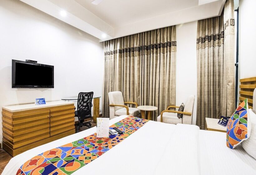 Fabhotel Grd Dlf Square