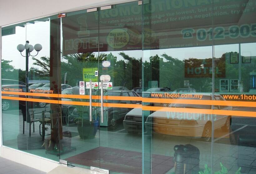 1 Hotel Mahkota Cheras
