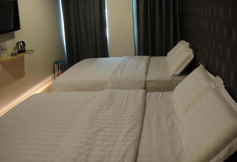 1 Hotel Mahkota Cheras