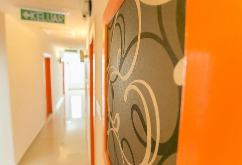 1 Hotel Mahkota Cheras