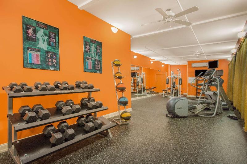 בית מלון כפרי Baymont By Wyndham Fayetteville Fort Bragg Area