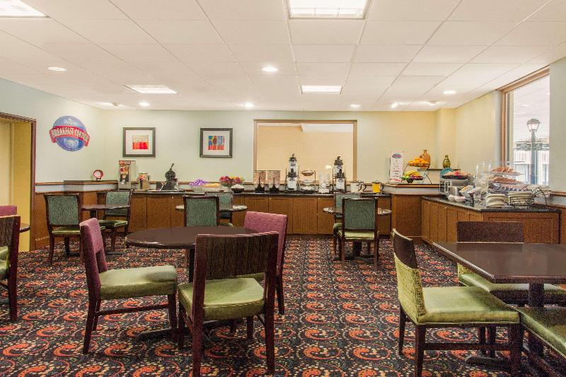 בית מלון כפרי Baymont By Wyndham Fayetteville Fort Bragg Area