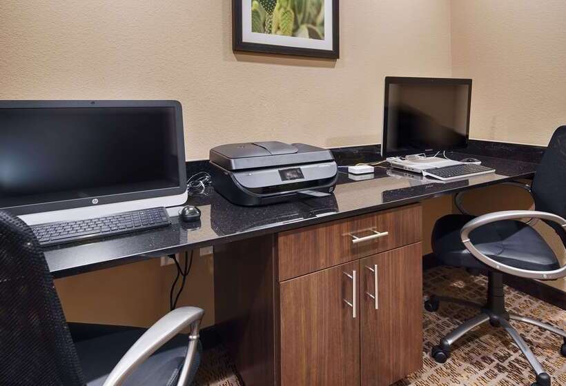 فندق Best Western Plus Elmendorf