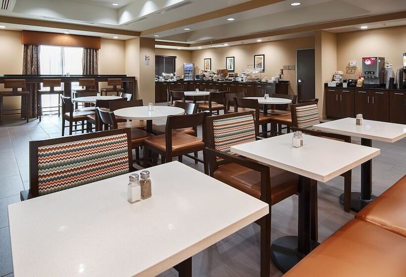 فندق Best Western Plus Elmendorf