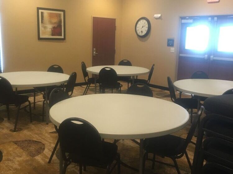 Cobblestone Hotel And Suites   Jefferson