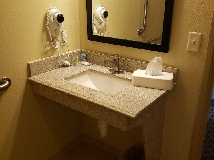 Cobblestone Hotel And Suites   Jefferson