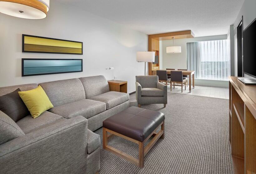 בית מלון כפרי Doubletree By Hilton Edmonton Downtown