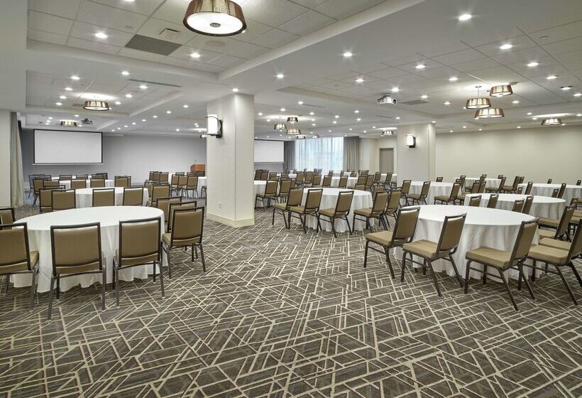 هتل Doubletree By Hilton Edmonton Downtown