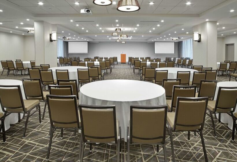 هتل Doubletree By Hilton Edmonton Downtown