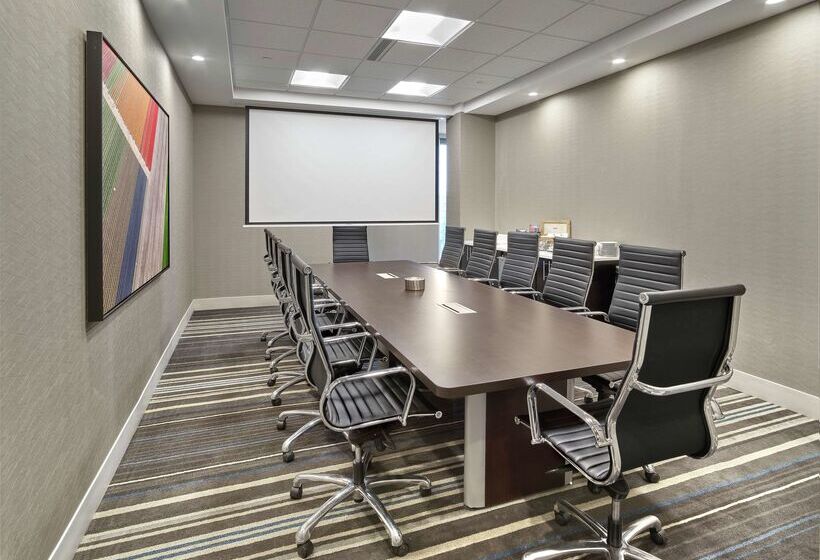 בית מלון כפרי Doubletree By Hilton Edmonton Downtown