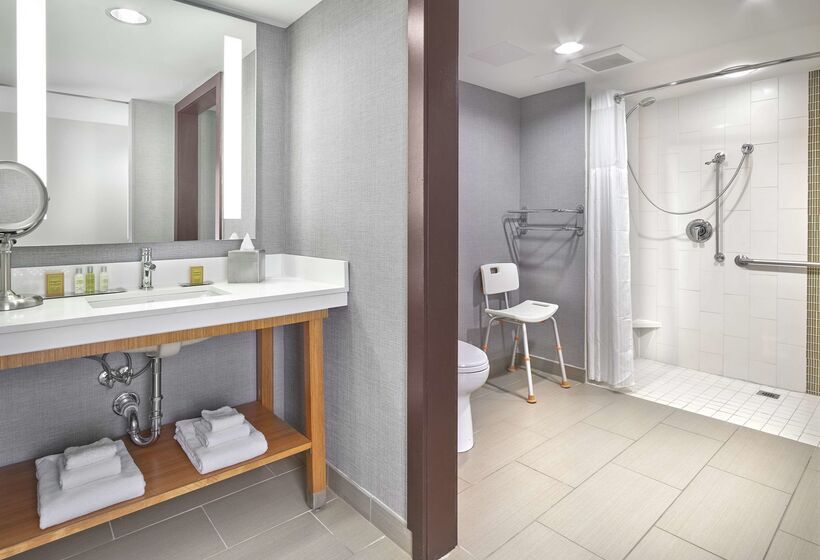 هتل Doubletree By Hilton Edmonton Downtown