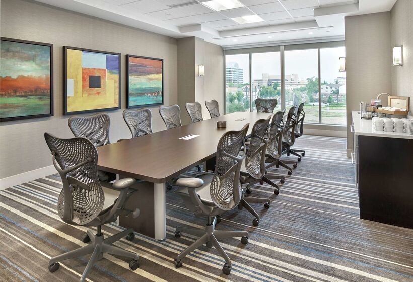 هتل Doubletree By Hilton Edmonton Downtown