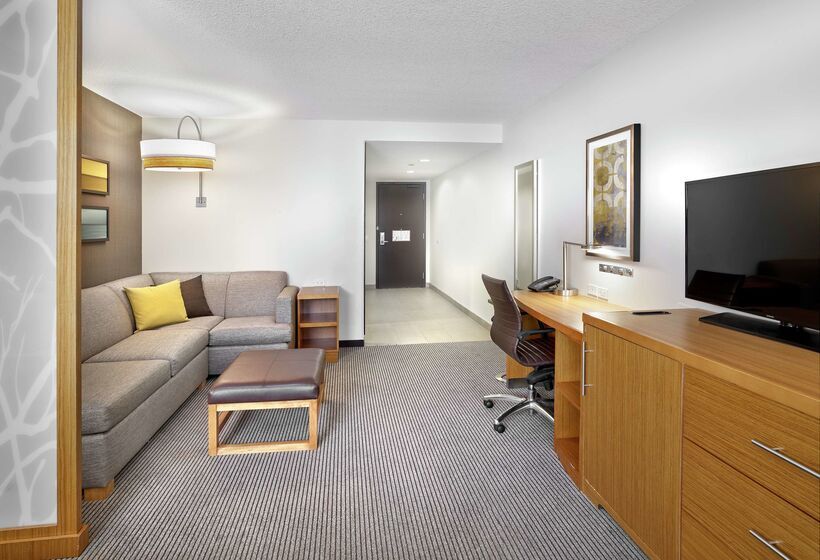 בית מלון כפרי Doubletree By Hilton Edmonton Downtown