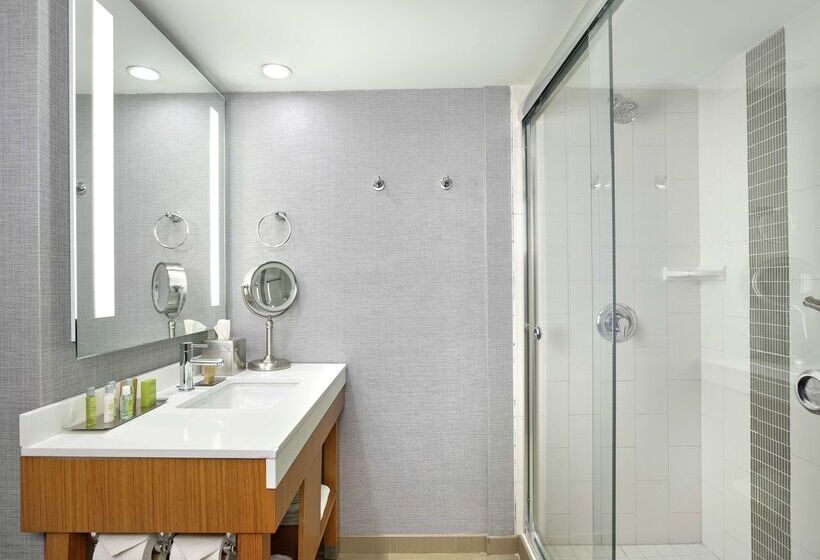 בית מלון כפרי Doubletree By Hilton Edmonton Downtown