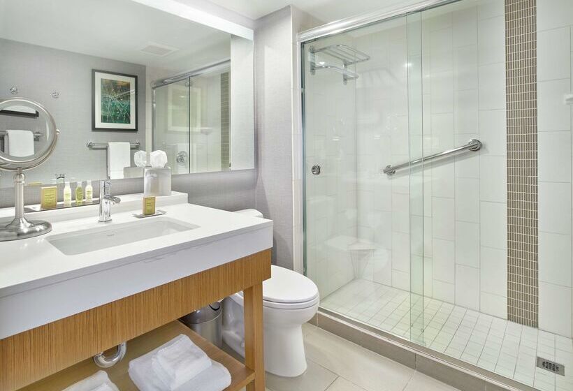 هتل Doubletree By Hilton Edmonton Downtown