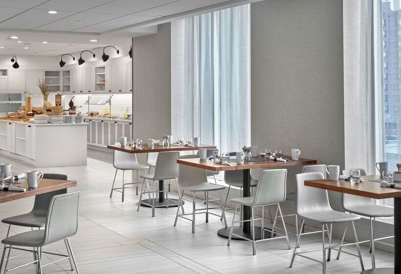 בית מלון כפרי Doubletree By Hilton Edmonton Downtown