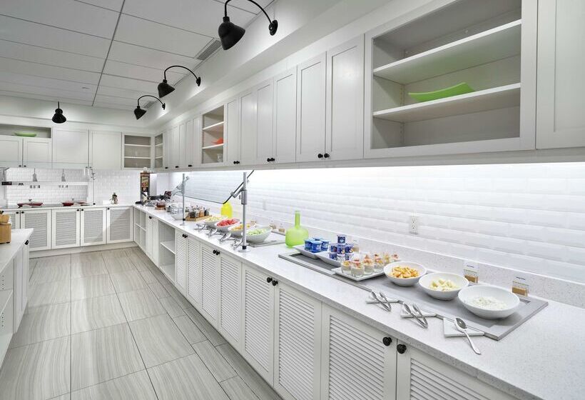 هتل Doubletree By Hilton Edmonton Downtown