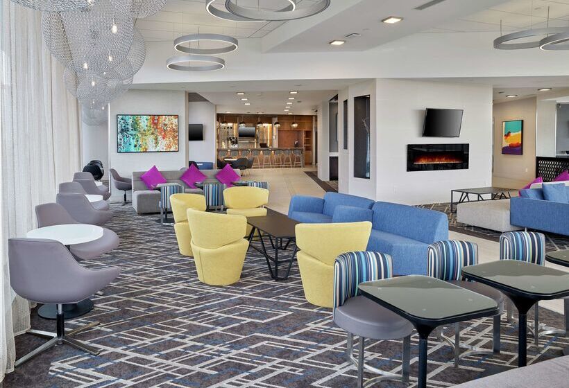 בית מלון כפרי Doubletree By Hilton Edmonton Downtown