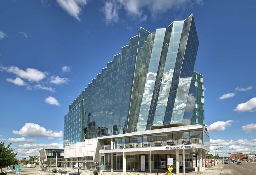 בית מלון כפרי Doubletree By Hilton Edmonton Downtown