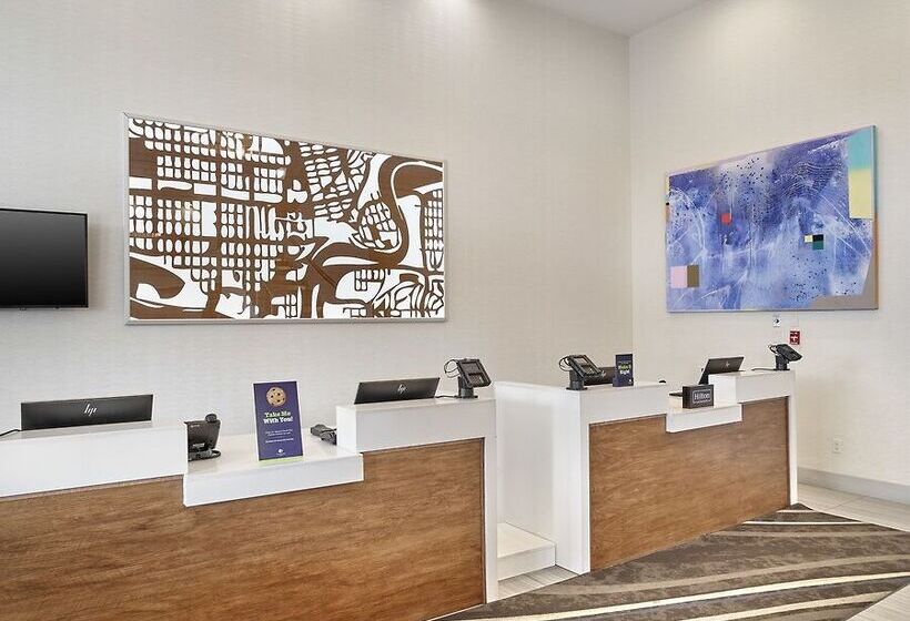 هتل Doubletree By Hilton Edmonton Downtown