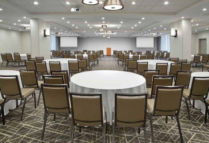 هتل Doubletree By Hilton Edmonton Downtown